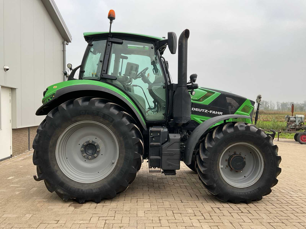Deutz-fahr 6175.4 TTV Agrotron - Tractor: foto 4 Deutz-fahr 6175.4 TTV Agrotron - Tractor: foto 4