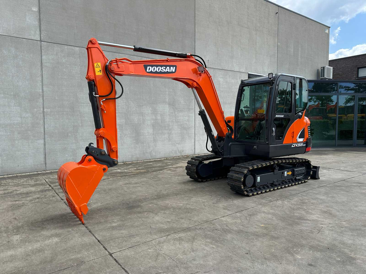 Doosan DX55-9C - Excavadora de cadenas: foto 1 Doosan DX55-9C - Excavadora de cadenas: foto 1