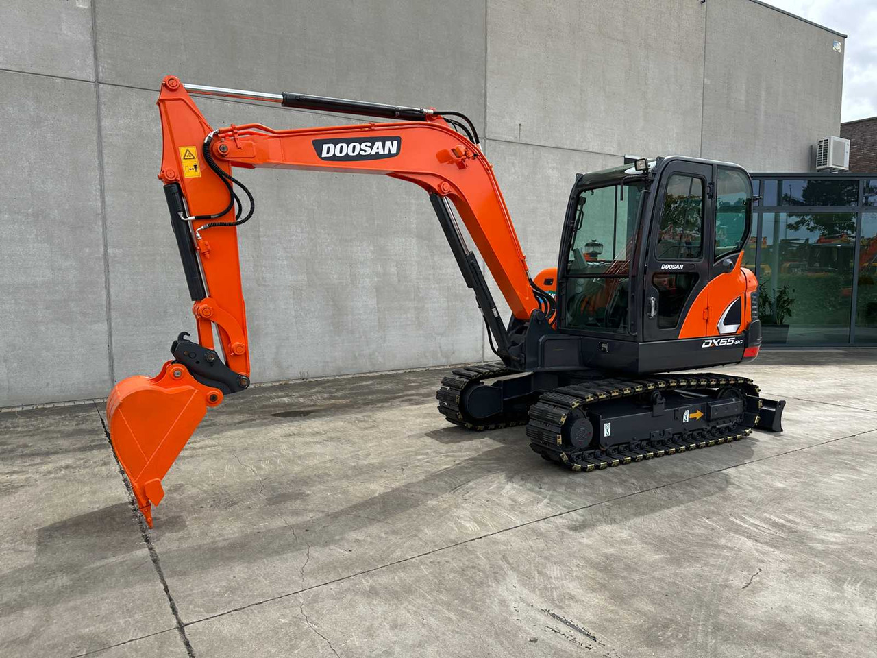 Doosan DX55-9C - Excavadora de cadenas: foto 1 Doosan DX55-9C - Excavadora de cadenas: foto 1