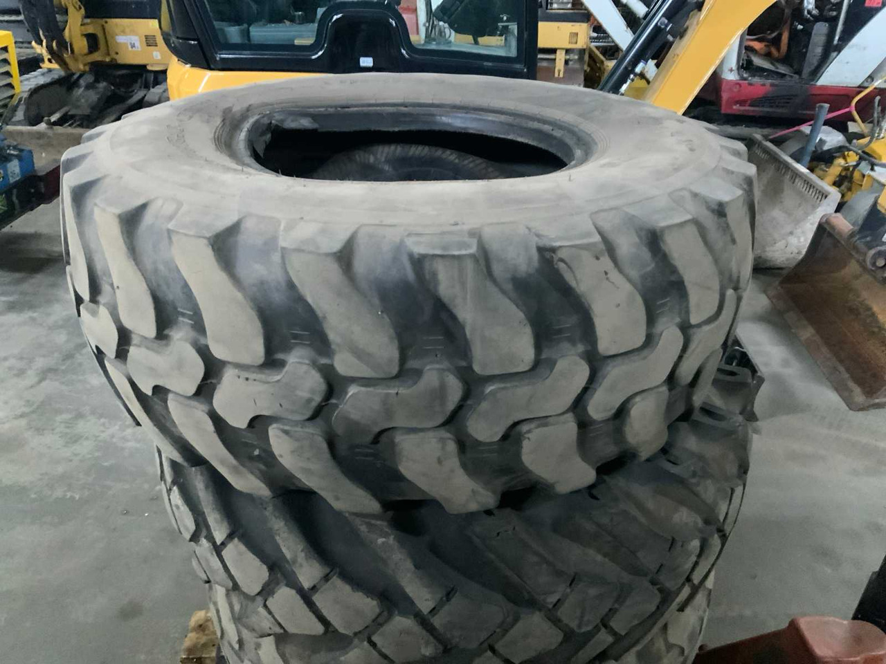 Dunlop 365/70 R18 - Neumáticos y llantas para Tractor: foto 5 Dunlop 365/70 R18 - Neumáticos y llantas para Tractor: foto 5
