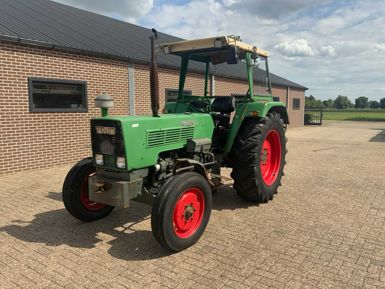 Fendt Farmer 108S - Tractor: foto 1 Fendt Farmer 108S - Tractor: foto 1