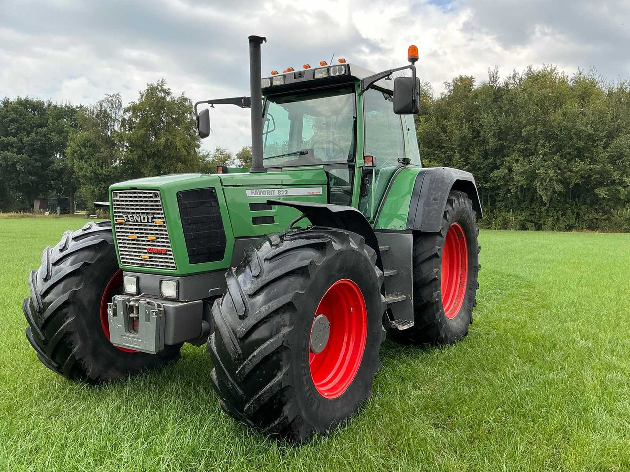 Fendt Favorit 822 Turboshift - Tractor: foto 1 Fendt Favorit 822 Turboshift - Tractor: foto 1