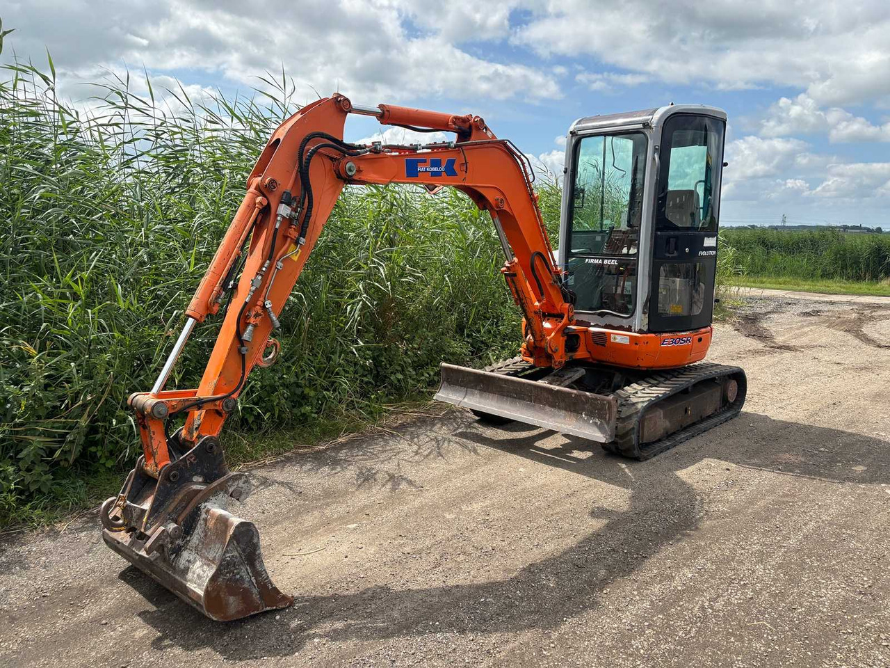Fiat Kobelco E30SR - Cargadora de ruedas: foto 1 Fiat Kobelco E30SR - Cargadora de ruedas: foto 1