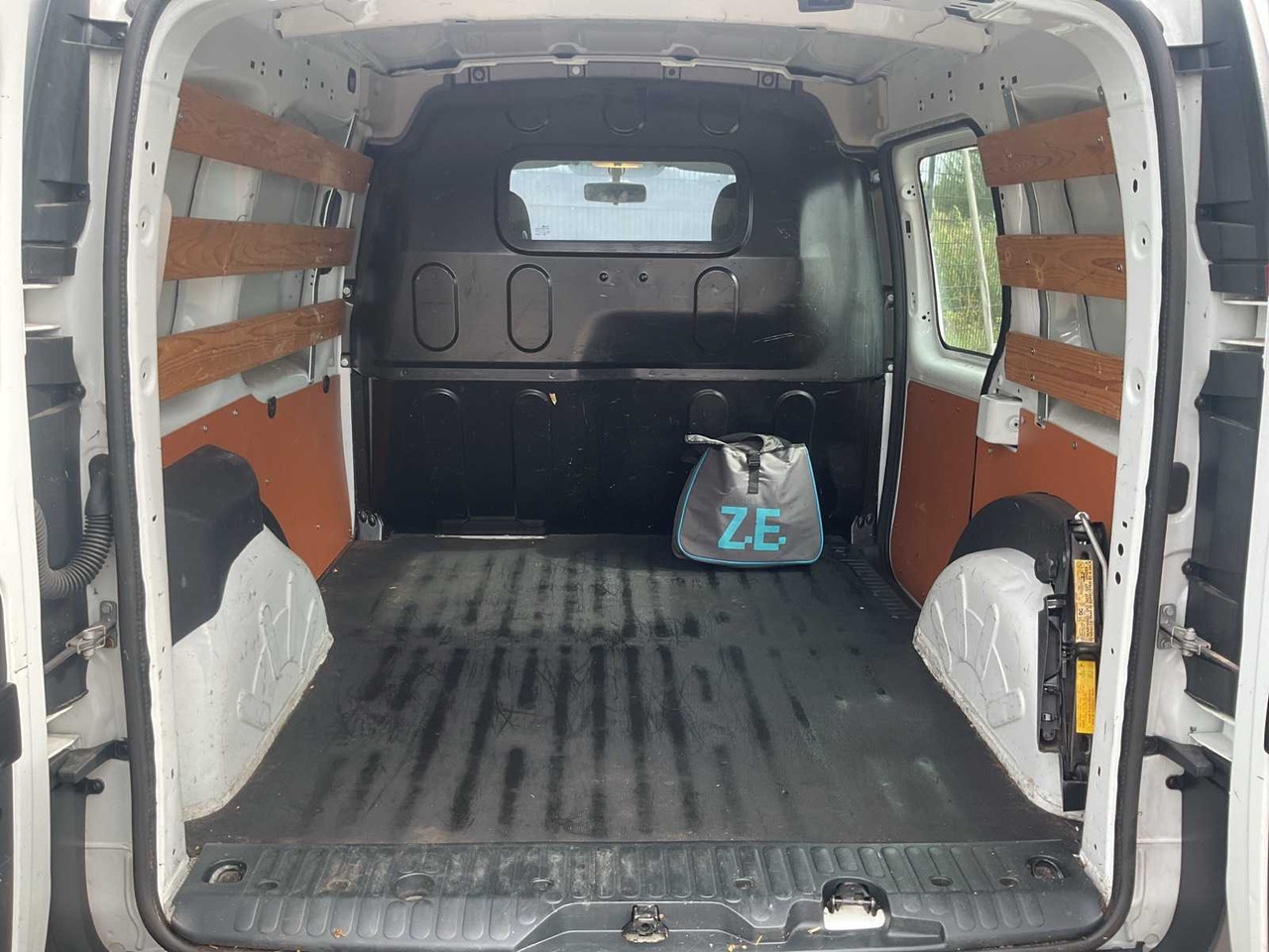 2013 - RENAULT - KANGOO EXPRESS - Z.E. - COMMERCIAL VEHICLE - Furgoneta: foto 5 2013 - RENAULT - KANGOO EXPRESS - Z.E. - COMMERCIAL VEHICLE - Furgoneta: foto 5