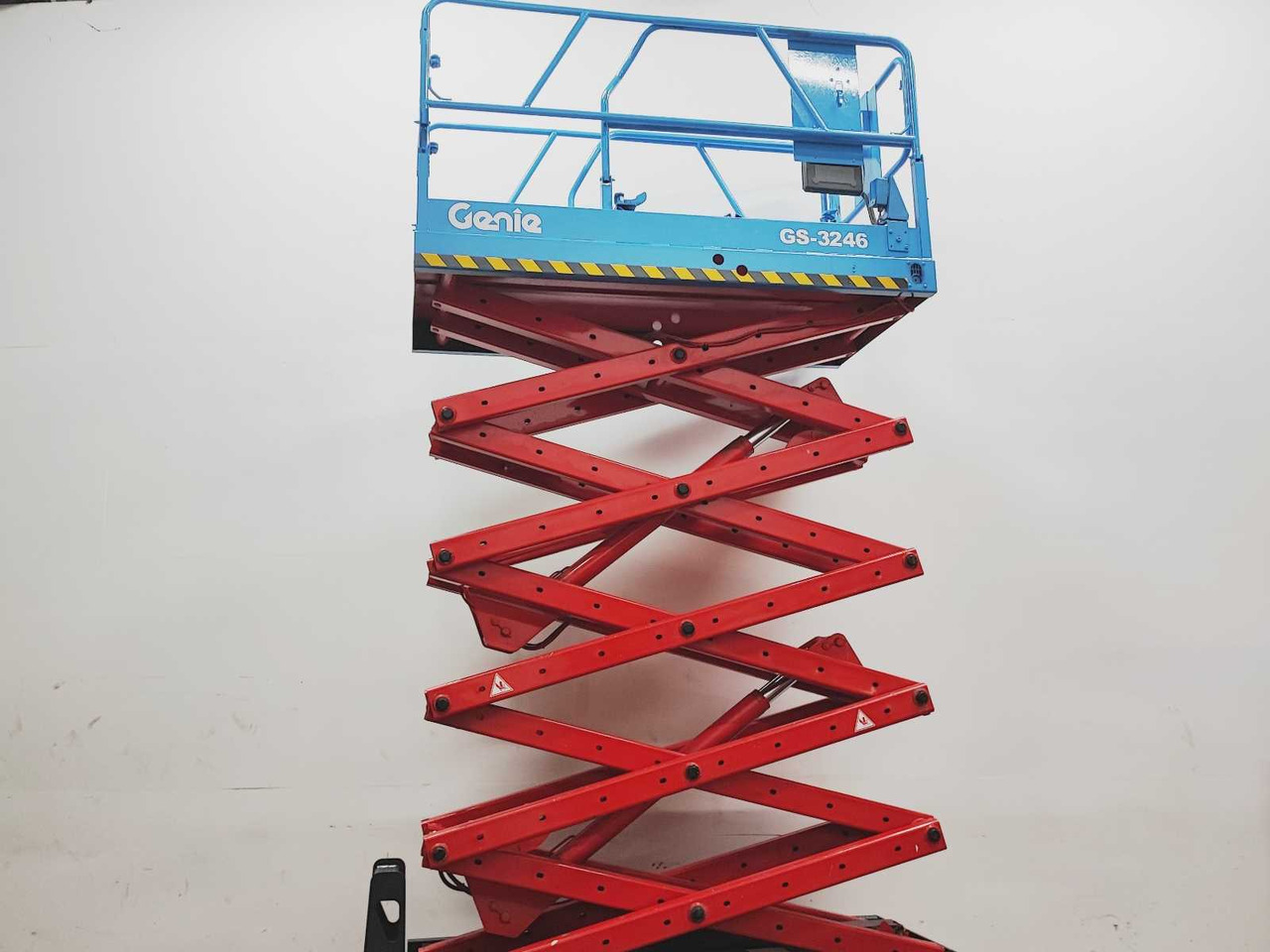 GENIE - 1999 - GS-3246 - AERIAL PLATFORM - Plataforma elevadora: foto 5 GENIE - 1999 - GS-3246 - AERIAL PLATFORM - Plataforma elevadora: foto 5