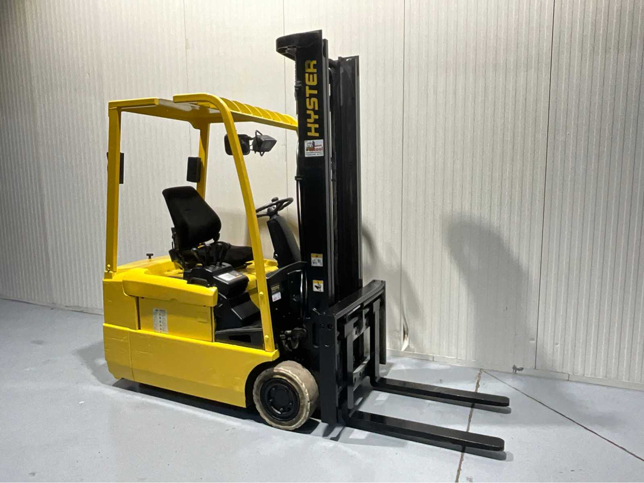 Carretilla elevadora HYSTER ELECTRIC FORKLIFT -3.8M MAST, FORK POSITIONER - J1.60XMT - FORKLIFT, BATTERY CHARGER: foto 6 Carretilla elevadora HYSTER ELECTRIC FORKLIFT -3.8M MAST, FORK POSITIONER - J1.60XMT - FORKLIFT, BATTERY CHARGER: foto 6
