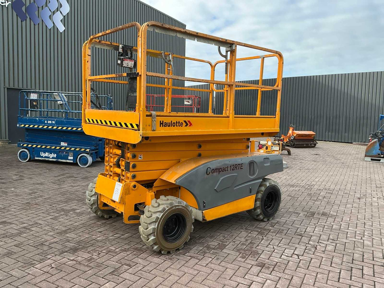 Haulotte Compact 12 - Plataforma elevadora: foto 1 Haulotte Compact 12 - Plataforma elevadora: foto 1