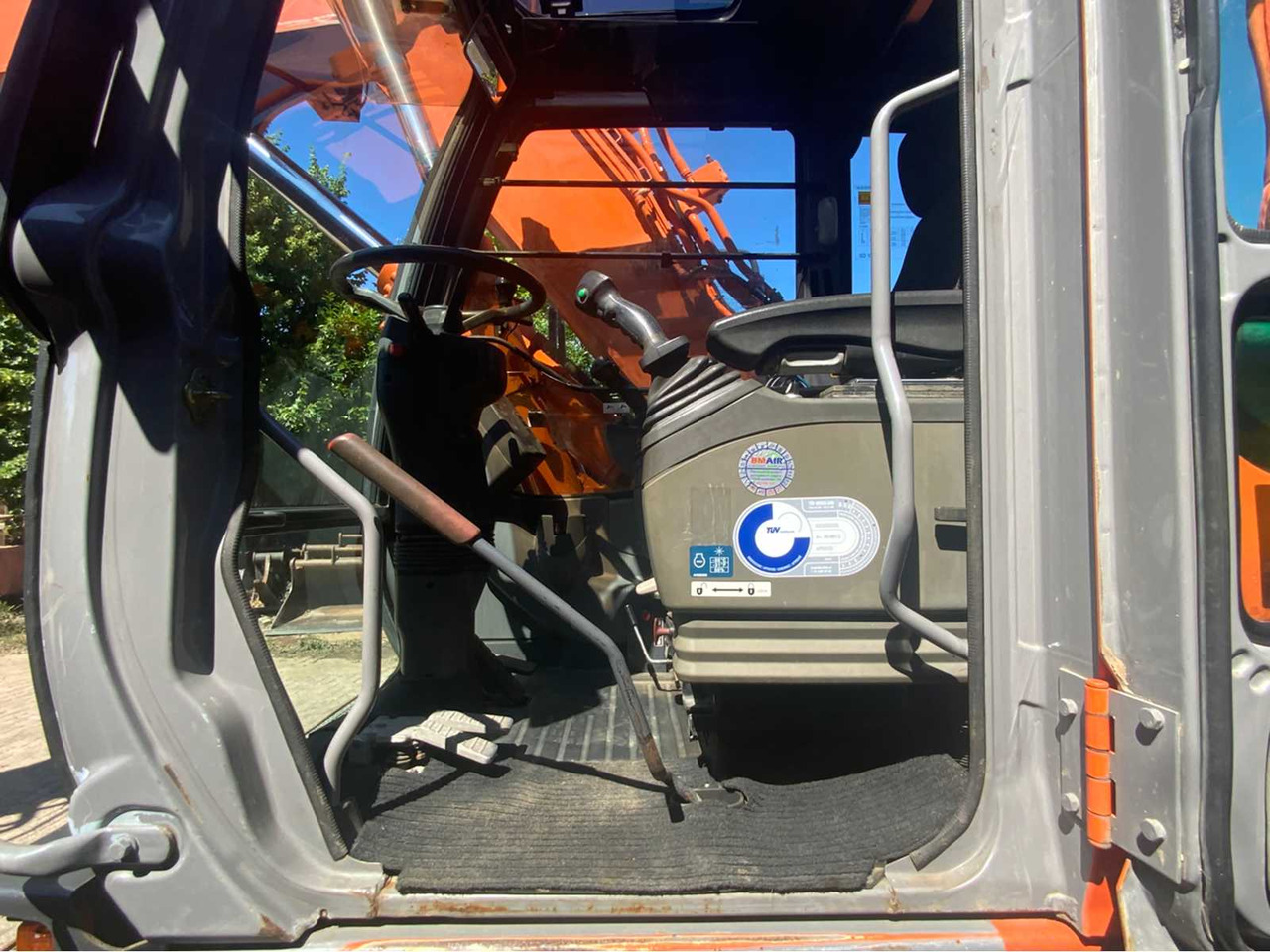 Excavadora de ruedas Hitachi ZX 160W: foto 9