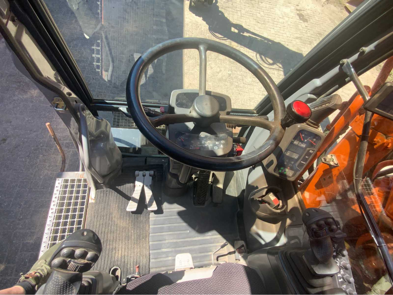 Excavadora de ruedas Hitachi ZX 160W: foto 8