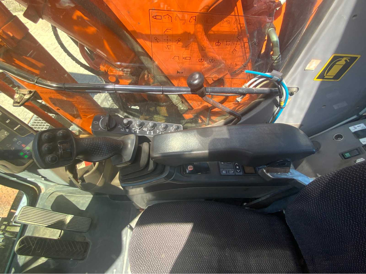 Excavadora de ruedas Hitachi ZX 160W: foto 13