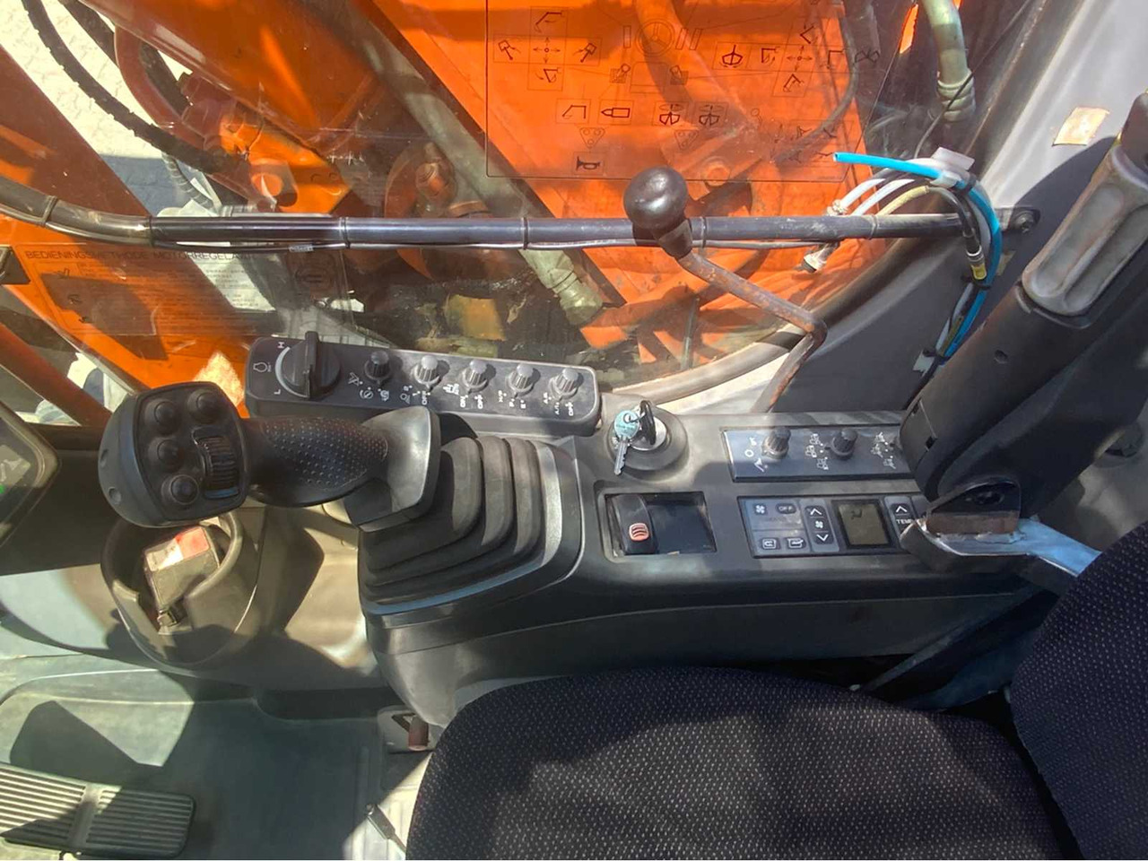 Excavadora de ruedas Hitachi ZX 160W: foto 14