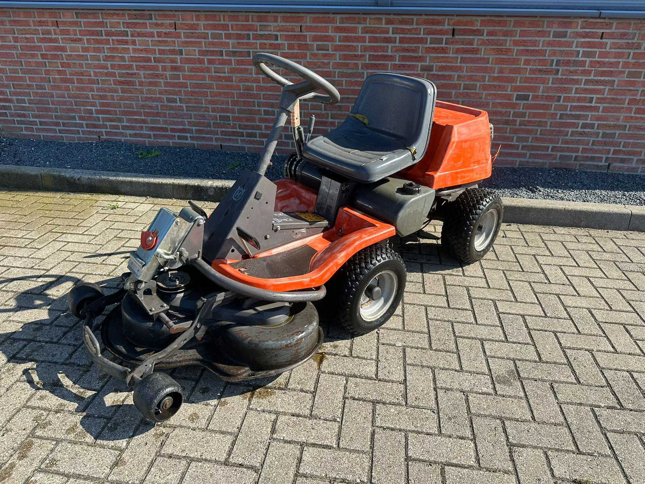 Husqvarna rider 11 - Cortacésped: foto 1 Husqvarna rider 11 - Cortacésped: foto 1
