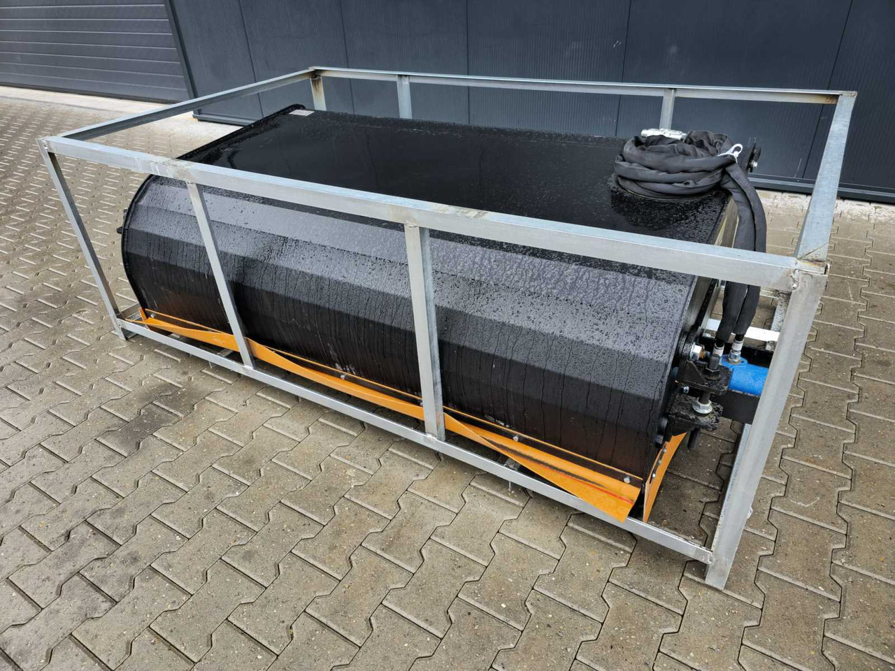 Rhino-cross 72 inch Angle broom Schrankbezem veegmachine - Implemento para Maquinaria de construcción: foto 1 Rhino-cross 72 inch Angle broom Schrankbezem veegmachine - Implemento para Maquinaria de construcción: foto 1