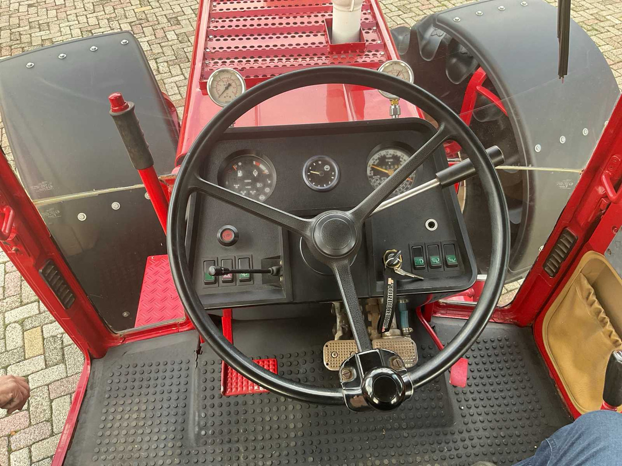 Tractor International 1455 XL: foto 24