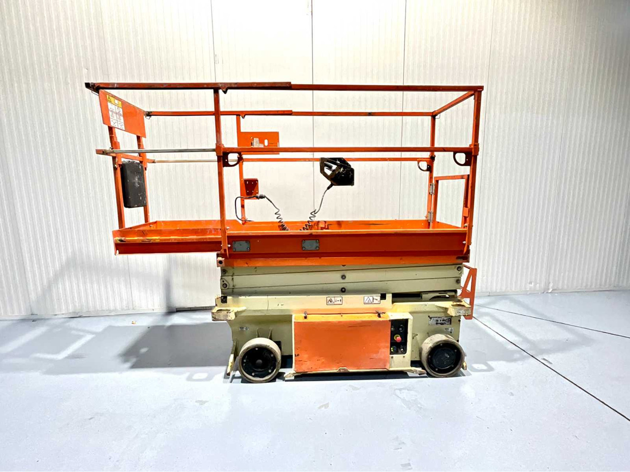 JLG -6RS - AERIAL PLATFORM, 2015, WORKING HEIGHT 7.8 METERS, 279 HOURS, SCISSOR LIFT EXTENDABLE - Plataforma elevadora: foto 1 JLG -6RS - AERIAL PLATFORM, 2015, WORKING HEIGHT 7.8 METERS, 279 HOURS, SCISSOR LIFT EXTENDABLE - Plataforma elevadora: foto 1