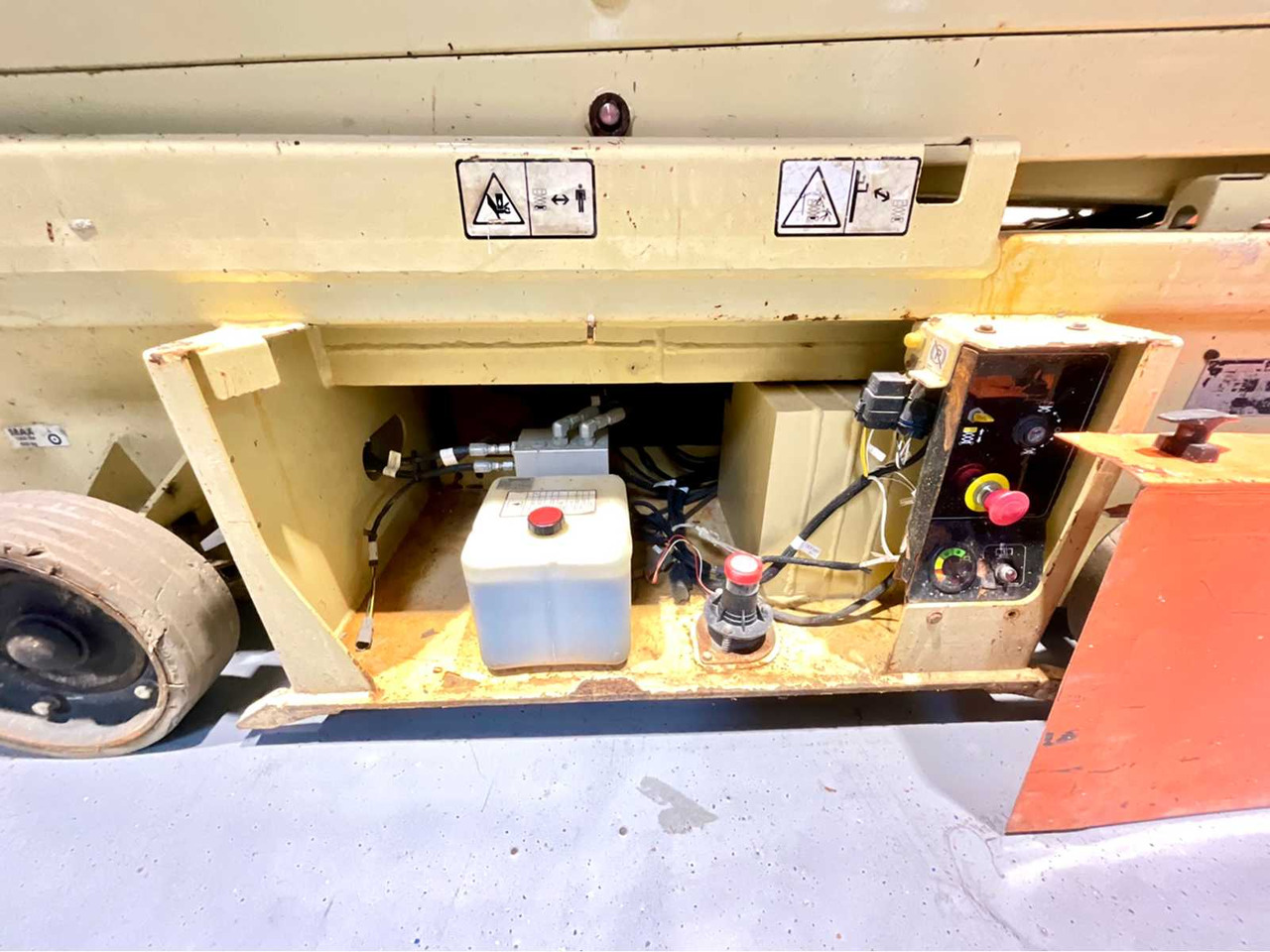 JLG -6RS - AERIAL PLATFORM, 2015, WORKING HEIGHT 7.8 METERS, 279 HOURS, SCISSOR LIFT EXTENDABLE - Plataforma elevadora: foto 5 JLG -6RS - AERIAL PLATFORM, 2015, WORKING HEIGHT 7.8 METERS, 279 HOURS, SCISSOR LIFT EXTENDABLE - Plataforma elevadora: foto 5