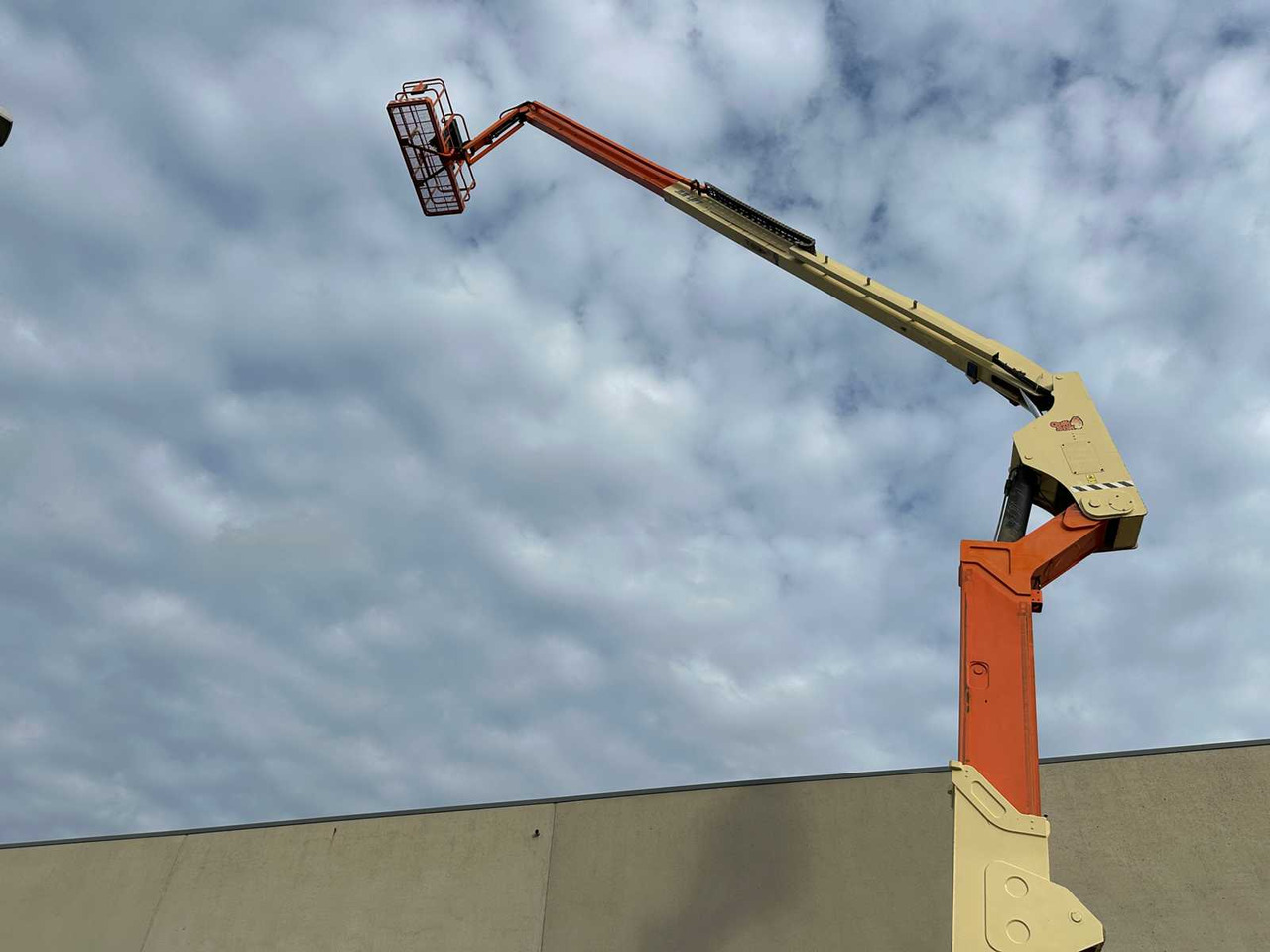 Plataforma elevadora JLG - 800AJ - TELESCOPE - ARTICULATED ARM: foto 40 Plataforma elevadora JLG - 800AJ - TELESCOPE - ARTICULATED ARM: foto 40