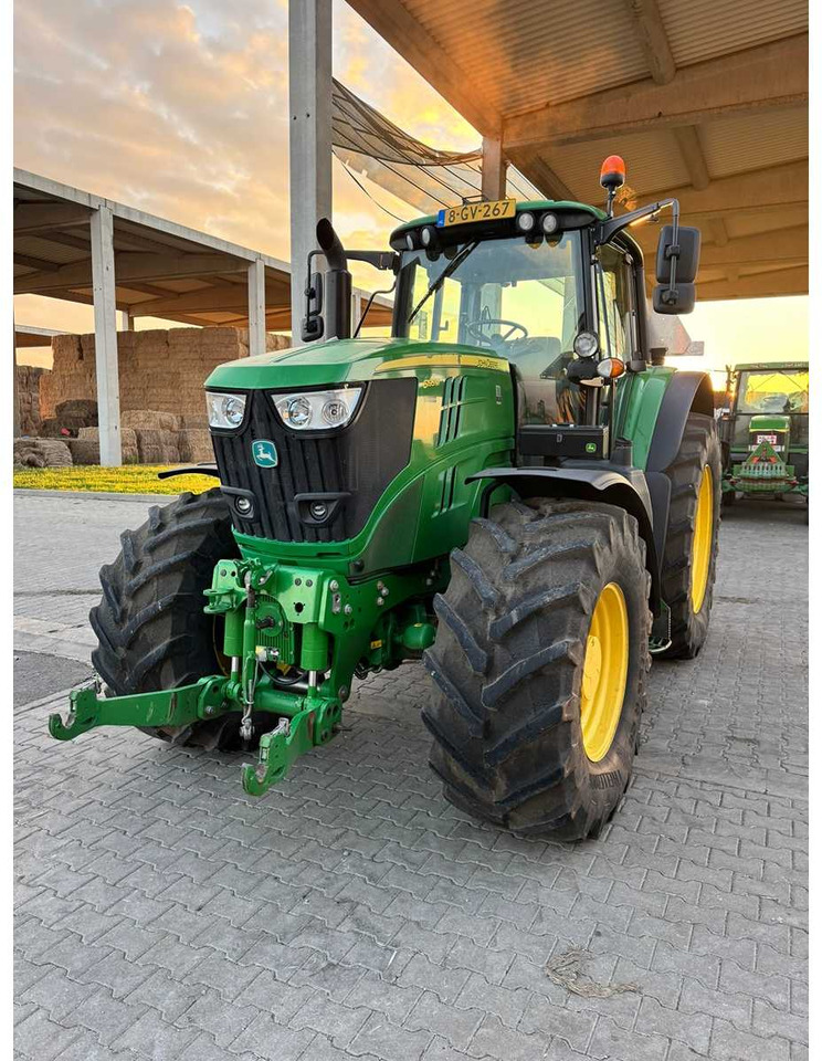 JOHN DEERE 6195 M - Tractor: foto 2 JOHN DEERE 6195 M - Tractor: foto 2
