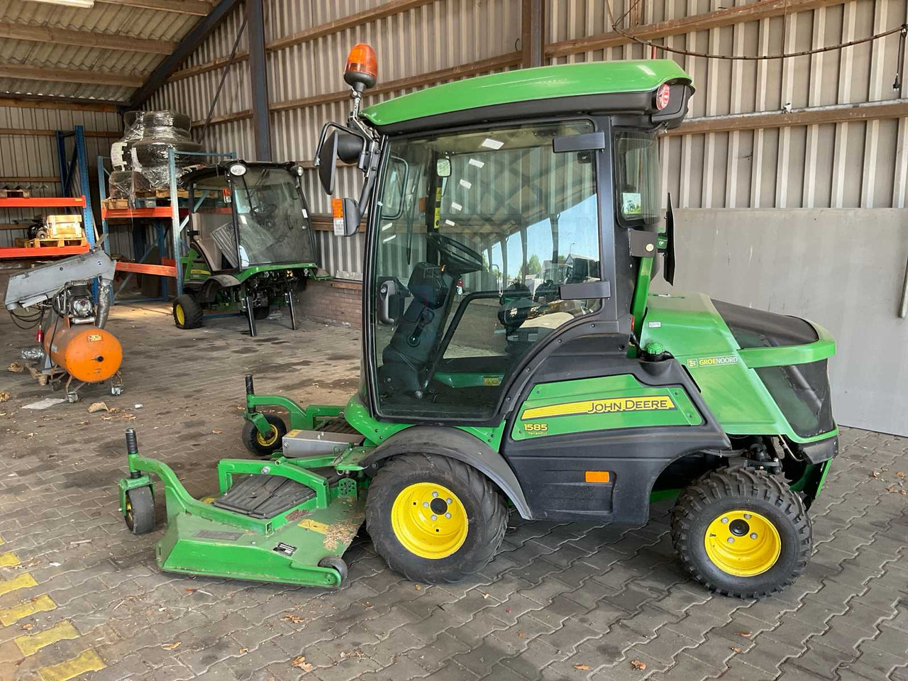 John Deere 1585 TerrainCut - Cortacésped: foto 2 John Deere 1585 TerrainCut - Cortacésped: foto 2