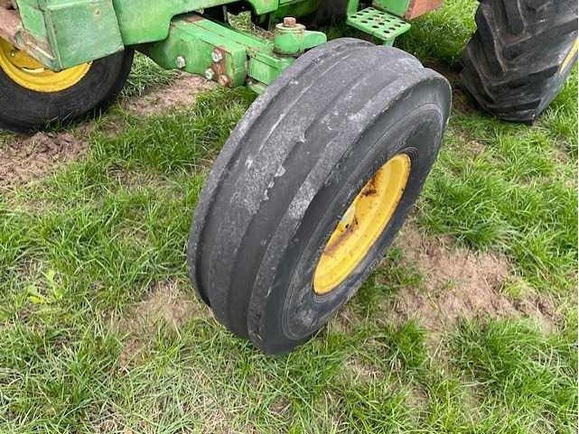 John Deere 1640 - Tractor: foto 5 John Deere 1640 - Tractor: foto 5