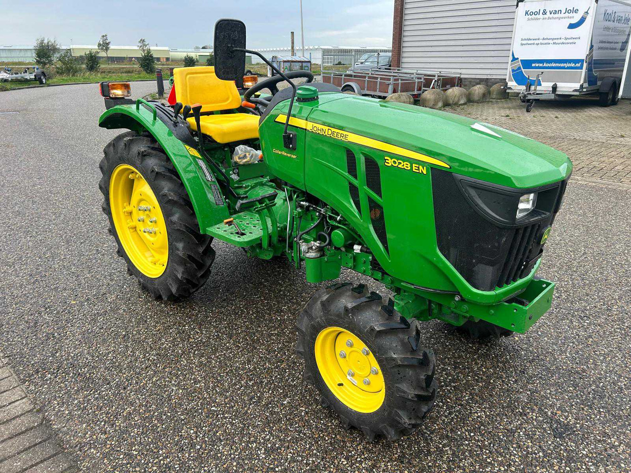 John Deere 3028 EN - Mini tractor: foto 2 John Deere 3028 EN - Mini tractor: foto 2