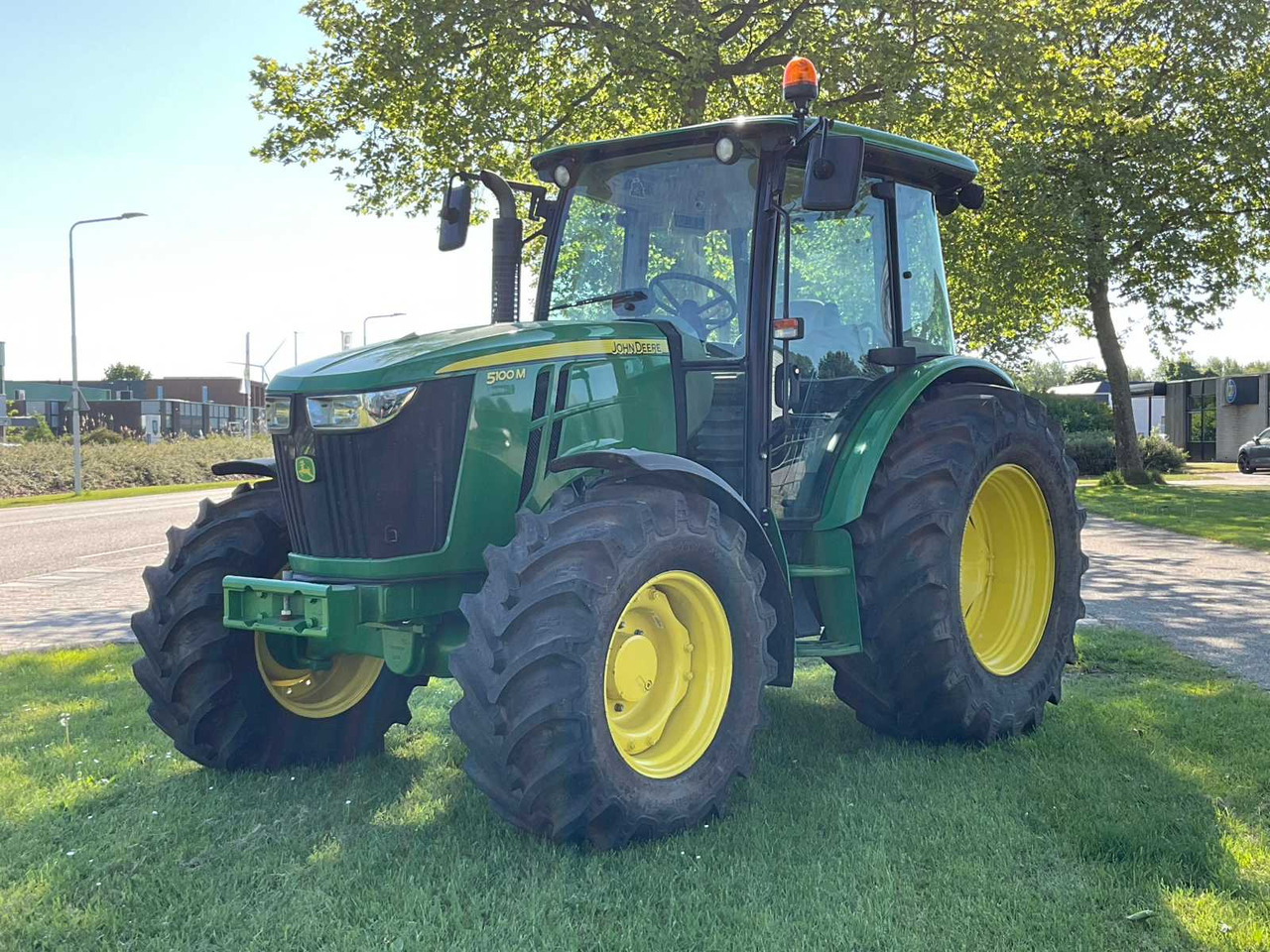 John Deere 5100M - Tractor: foto 1 John Deere 5100M - Tractor: foto 1