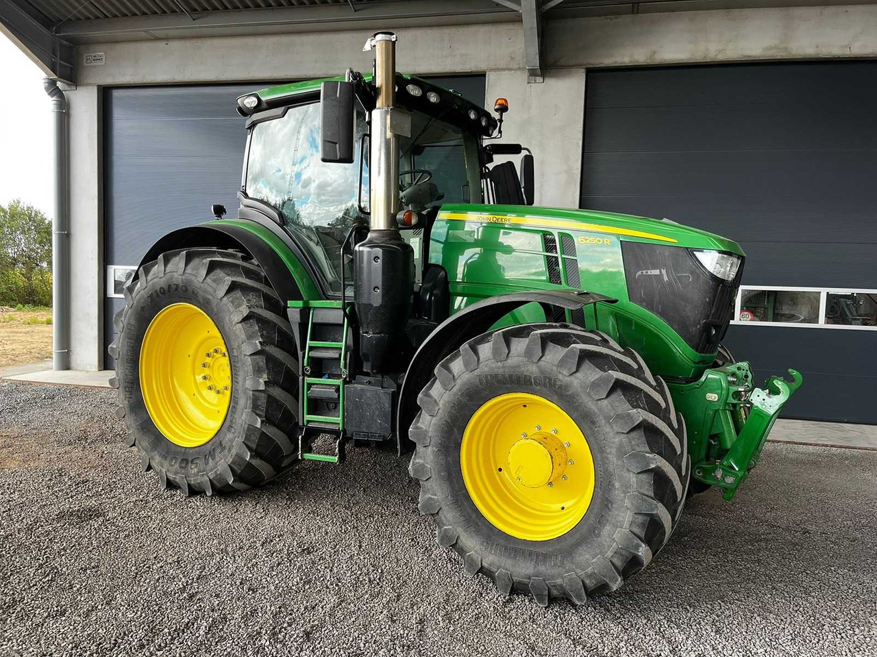 John Deere 6250R - Tractor: foto 1 John Deere 6250R - Tractor: foto 1