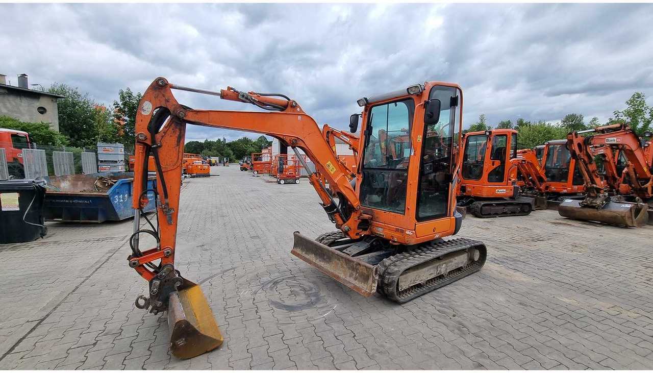 KUBOTA U27-4 - Miniexcavadora: foto 2 KUBOTA U27-4 - Miniexcavadora: foto 2