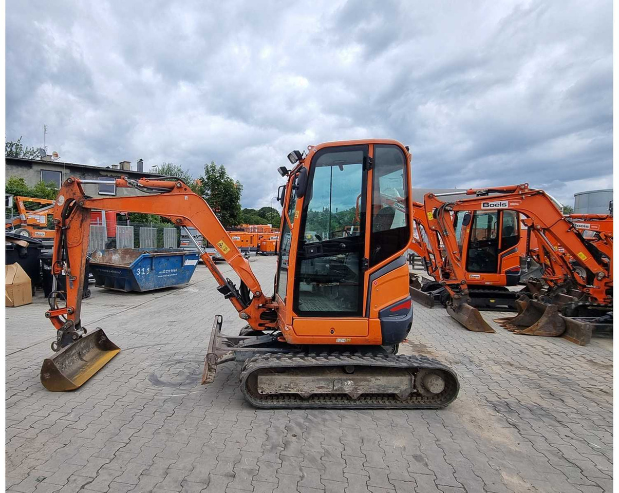 KUBOTA U27-4 - Miniexcavadora: foto 1 KUBOTA U27-4 - Miniexcavadora: foto 1