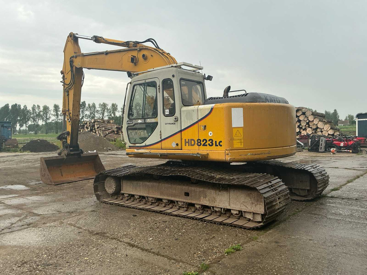 Excavadora de cadenas Kato HD823LC: foto 6