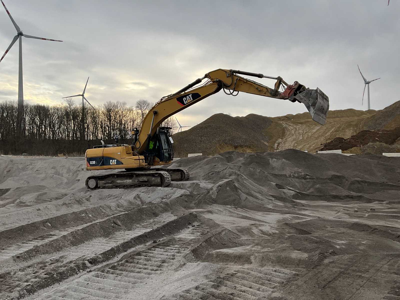 Komatsu 323D - Excavadora de cadenas: foto 1 Komatsu 323D - Excavadora de cadenas: foto 1
