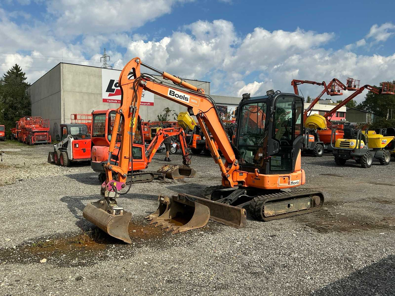 Komatsu PC35MR-5 - Excavadora de cadenas: foto 1 Komatsu PC35MR-5 - Excavadora de cadenas: foto 1