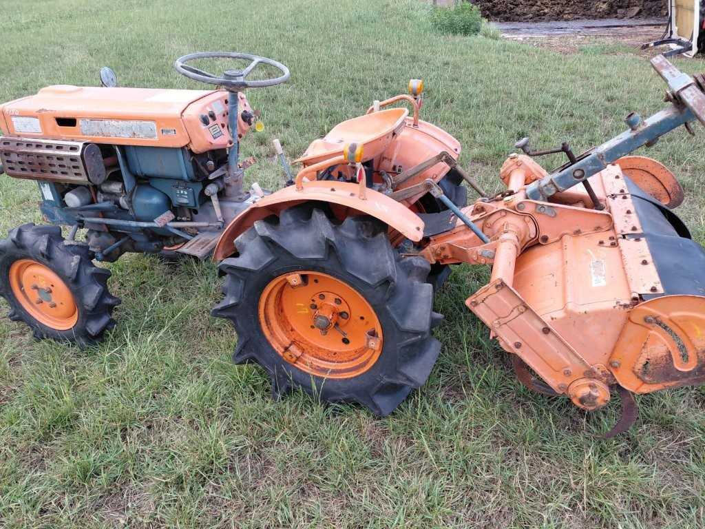 Kubota B7000 - Mini tractor: foto 1 Kubota B7000 - Mini tractor: foto 1
