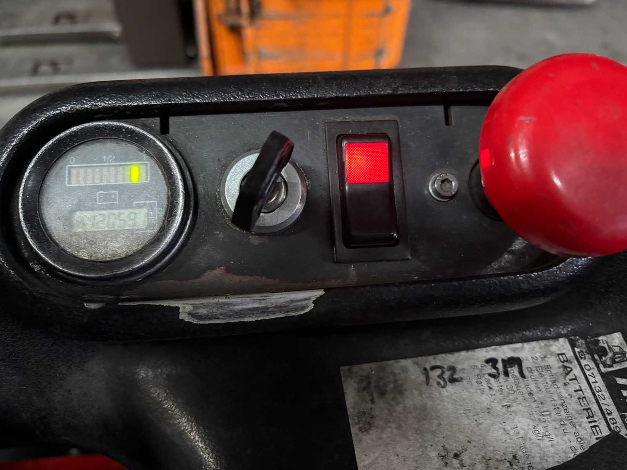 LINDE - L 16 - REACH FORKLIFT - 1999 - Carretilla elevadora: foto 3 LINDE - L 16 - REACH FORKLIFT - 1999 - Carretilla elevadora: foto 3