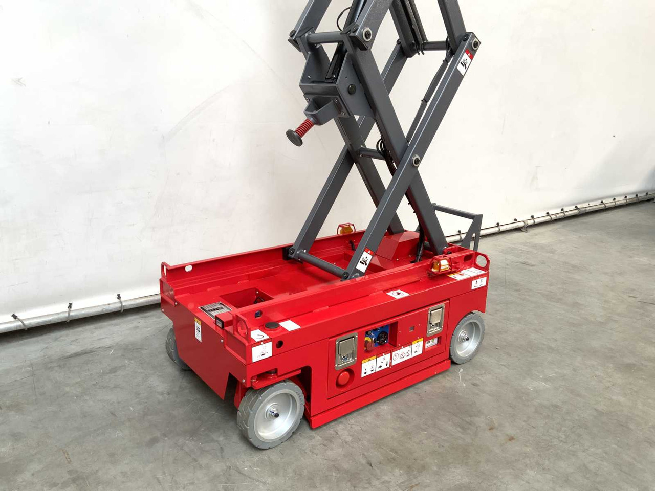Plataforma elevadora MANTALL XE-60 MINI - SCISSOR LIFT AERIAL PLATFORM 6.4M 2024: foto 13 Plataforma elevadora MANTALL XE-60 MINI - SCISSOR LIFT AERIAL PLATFORM 6.4M 2024: foto 13