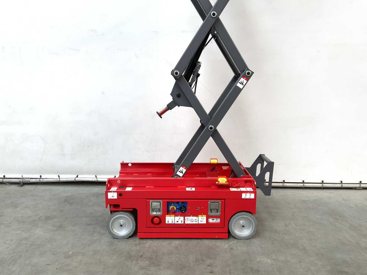 Plataforma elevadora MANTALL XE-60 MINI - SCISSOR LIFT AERIAL PLATFORM 6.4M 2024: foto 12 Plataforma elevadora MANTALL XE-60 MINI - SCISSOR LIFT AERIAL PLATFORM 6.4M 2024: foto 12