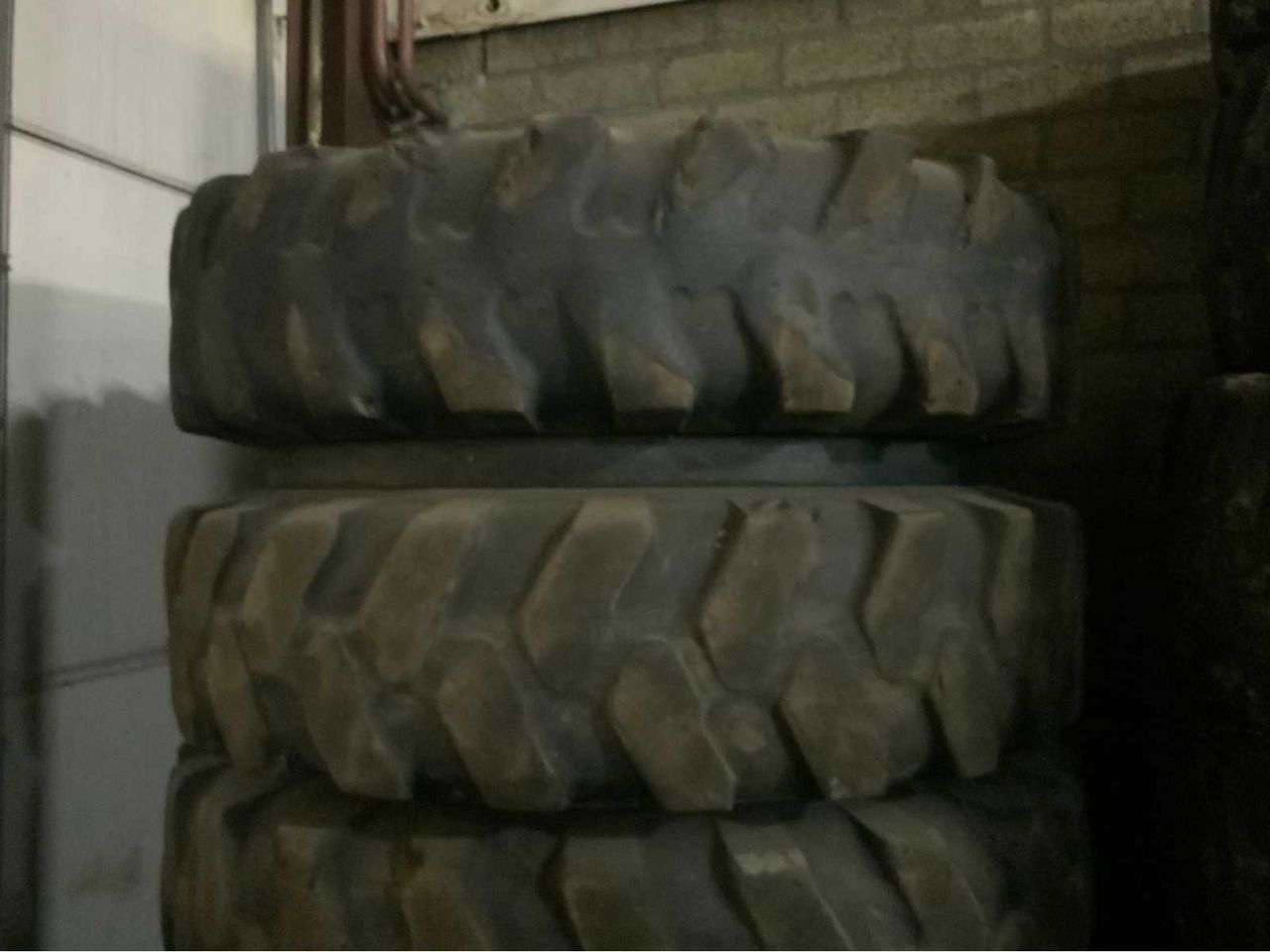 Mitas 1000x20 - Neumáticos y llantas para Tractor: foto 1 Mitas 1000x20 - Neumáticos y llantas para Tractor: foto 1