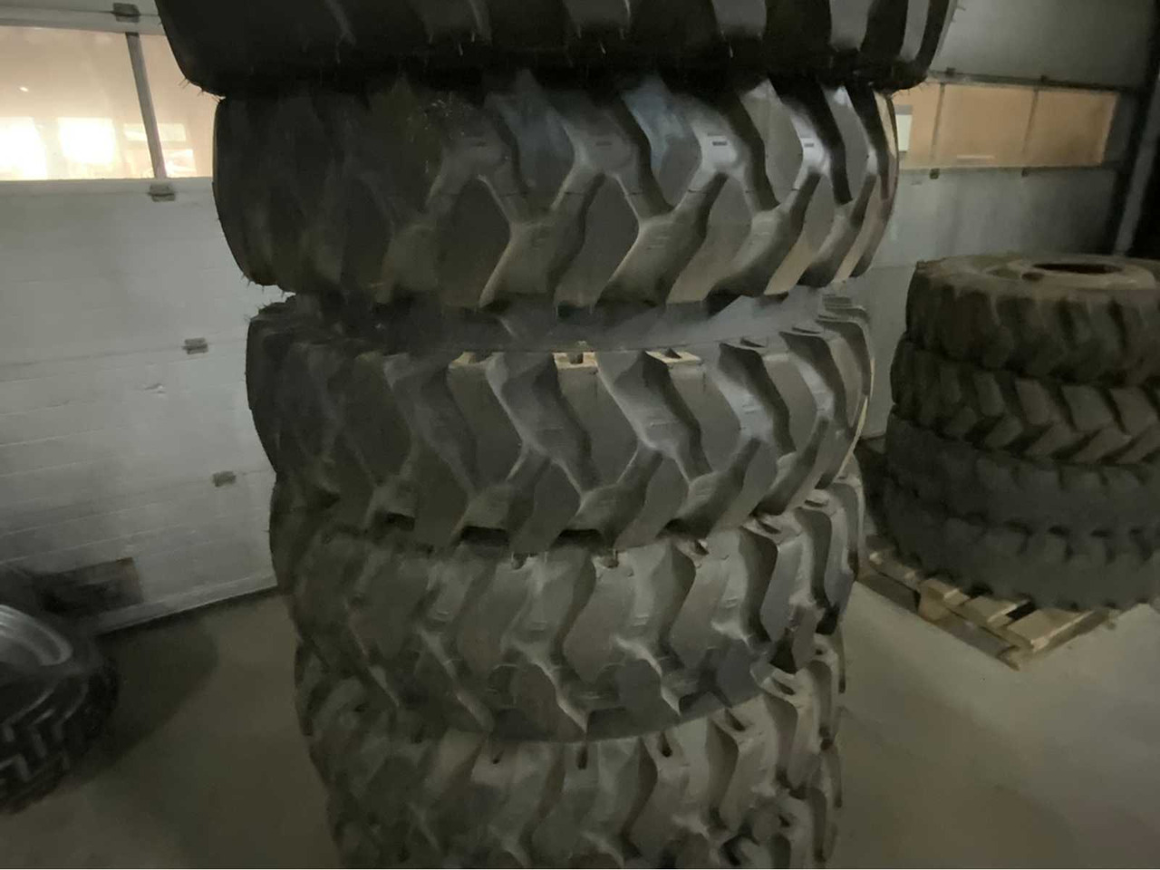 Mitas 8.25-20 - Neumáticos y llantas para Tractor: foto 5 Mitas 8.25-20 - Neumáticos y llantas para Tractor: foto 5