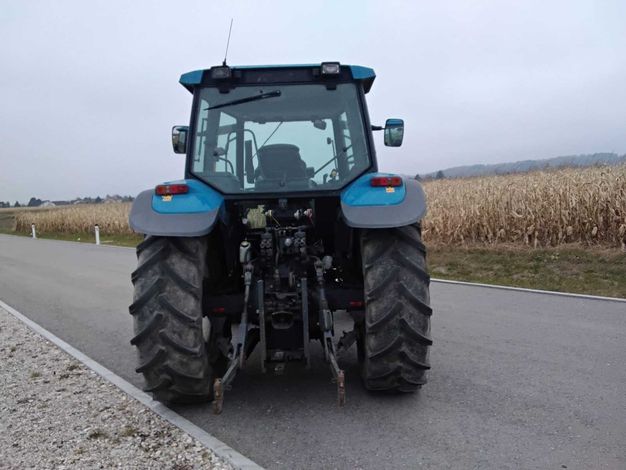 NEW HOLLAND - 8260 - 2000 - AGRICULTURAL TRACTOR WITH FOUR-WHEEL DRIVE - Tractor: foto 3 NEW HOLLAND - 8260 - 2000 - AGRICULTURAL TRACTOR WITH FOUR-WHEEL DRIVE - Tractor: foto 3