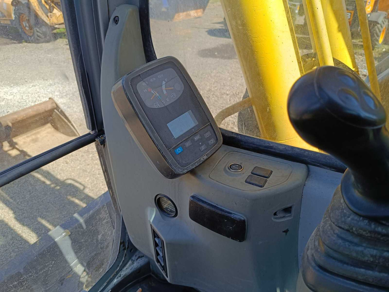 Excavadora NEW HOLLAND KOBELCO - E-135-SR - TRACKED EXCAVATOR - 2011: foto 16