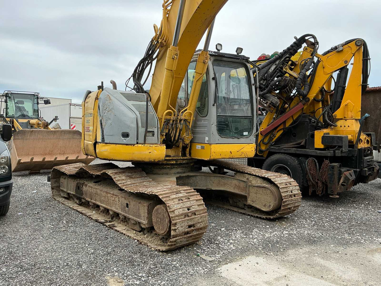 New Holland E235BSR-2 - Excavadora de cadenas: foto 1 New Holland E235BSR-2 - Excavadora de cadenas: foto 1