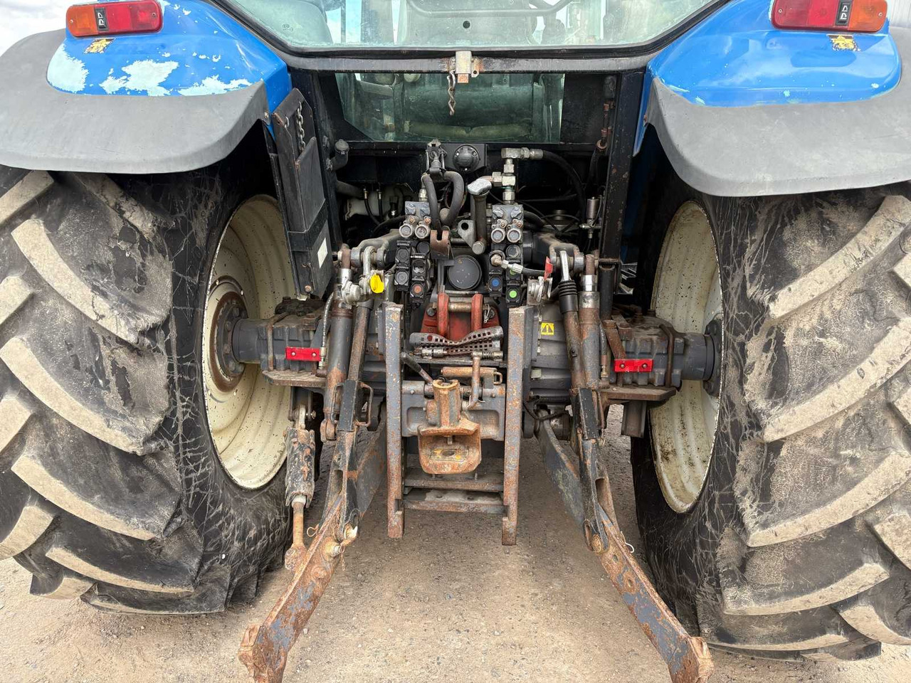 New Holland TM115 mit Frontlader - Tractor: foto 5 New Holland TM115 mit Frontlader - Tractor: foto 5