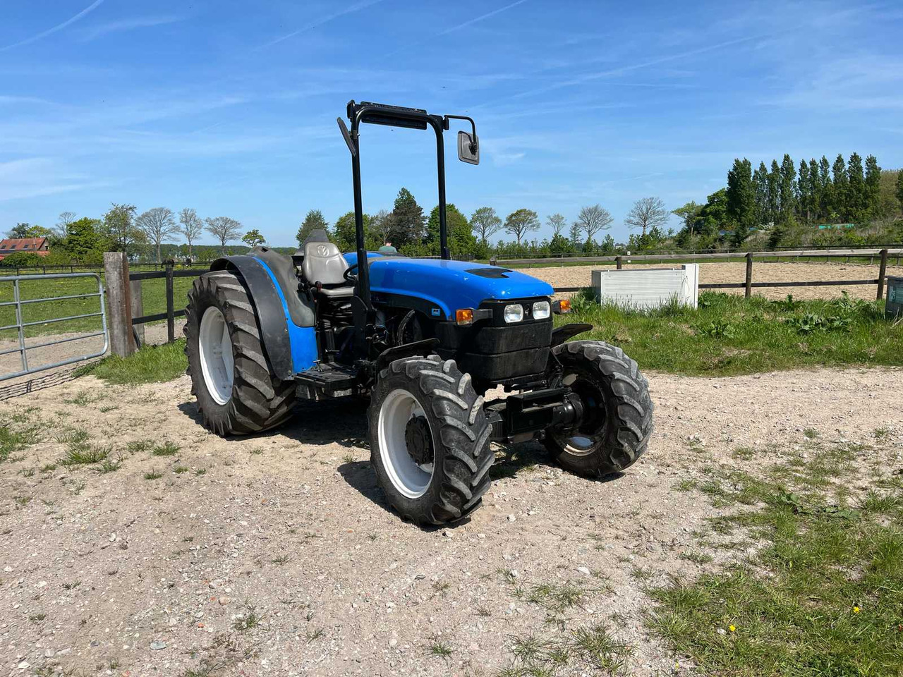 New Holland TN95F - Tractor: foto 2 New Holland TN95F - Tractor: foto 2