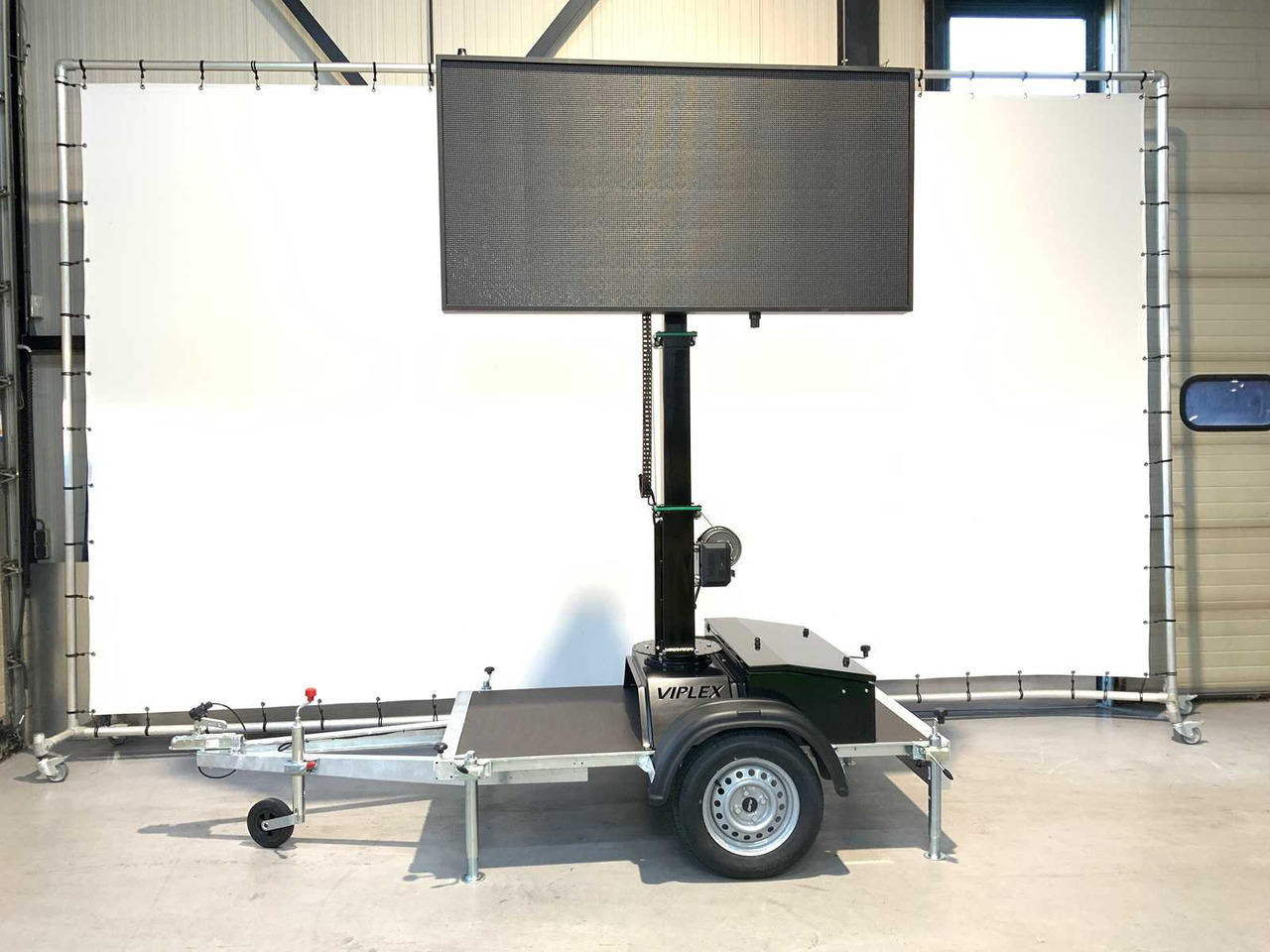 Viplex tekstkar P8 ledscherm op aanhangwagen - Remolque: foto 4 Viplex tekstkar P8 ledscherm op aanhangwagen - Remolque: foto 4