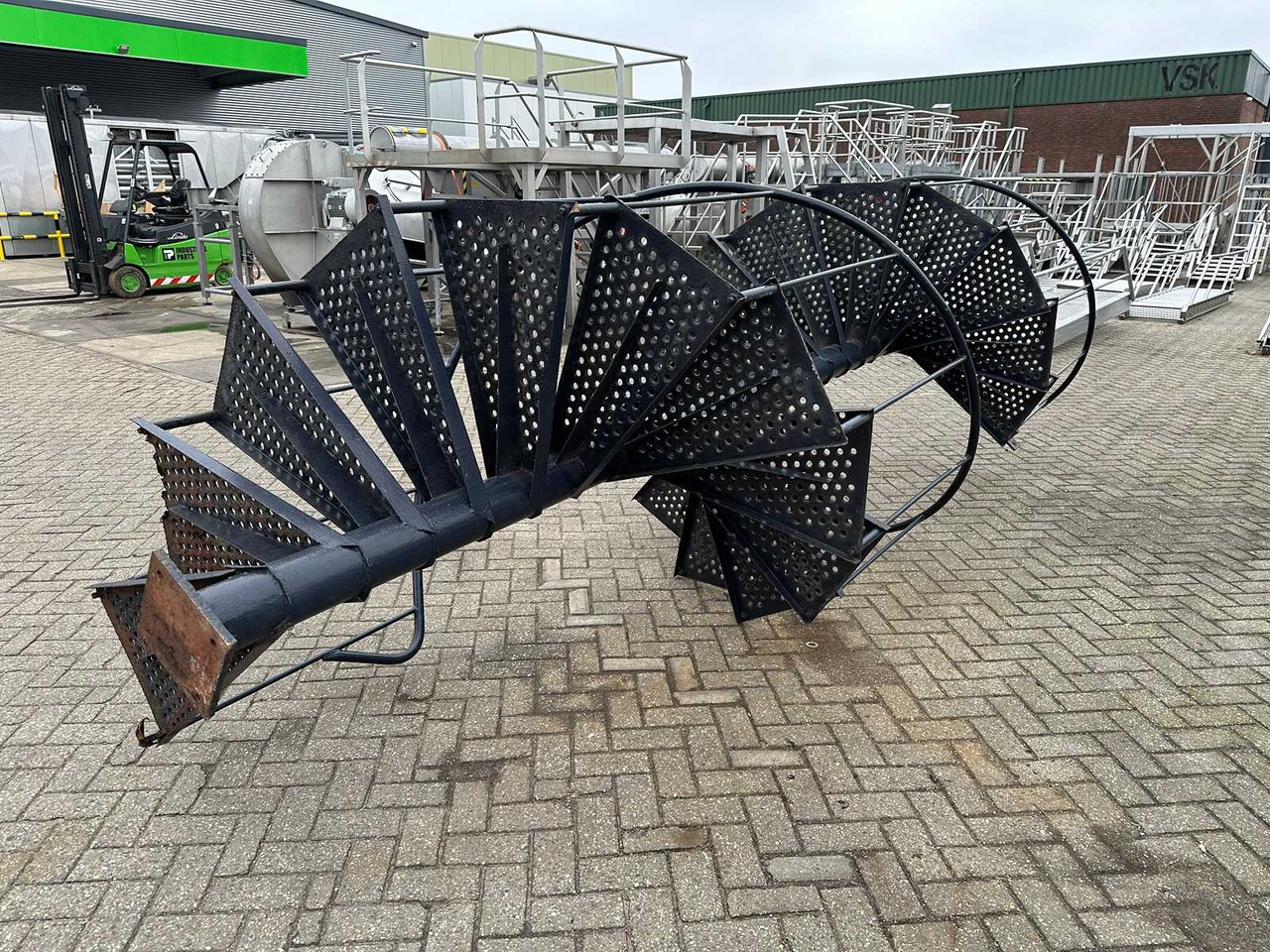 Spiral staircase - Equipo de construcción: foto 4 Spiral staircase - Equipo de construcción: foto 4
