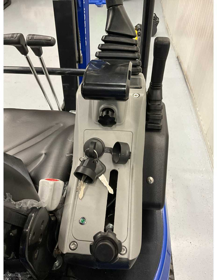 Excavadora ULTRA FORCE EQUIPMENT - NM-1800KG - CRAWLER EXCAVATOR WITH KUBOTA DIESEL ENGINE - 2025 INCL. 3 BUCKETS: foto 12