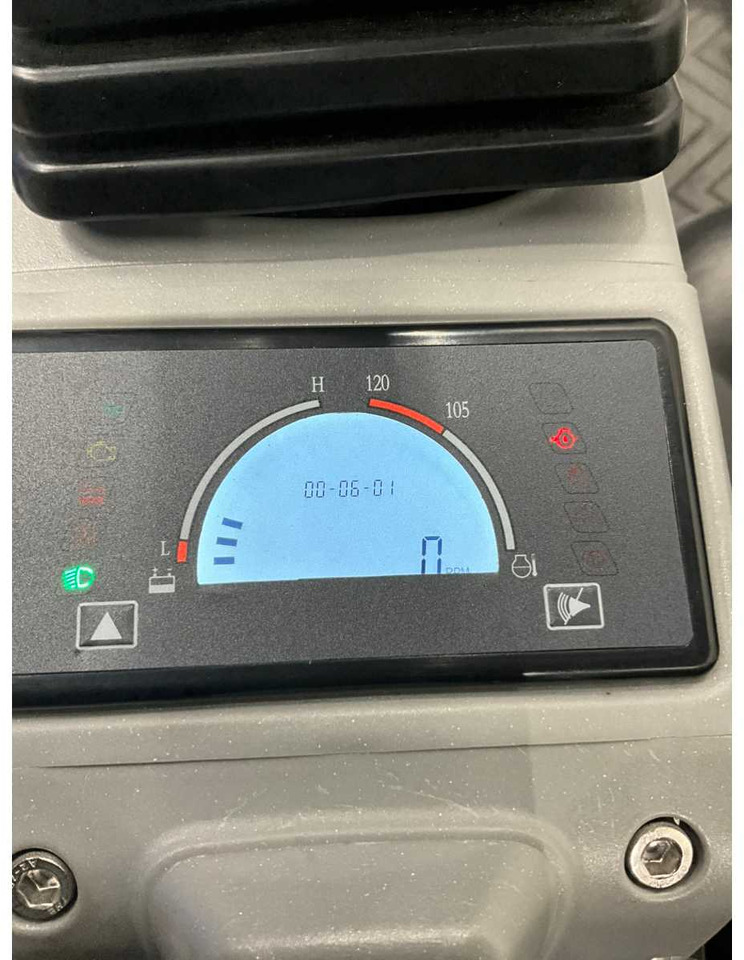 Excavadora ULTRA FORCE EQUIPMENT - NM-1800KG - CRAWLER EXCAVATOR WITH KUBOTA DIESEL ENGINE - 2025 INCL. 3 BUCKETS: foto 13