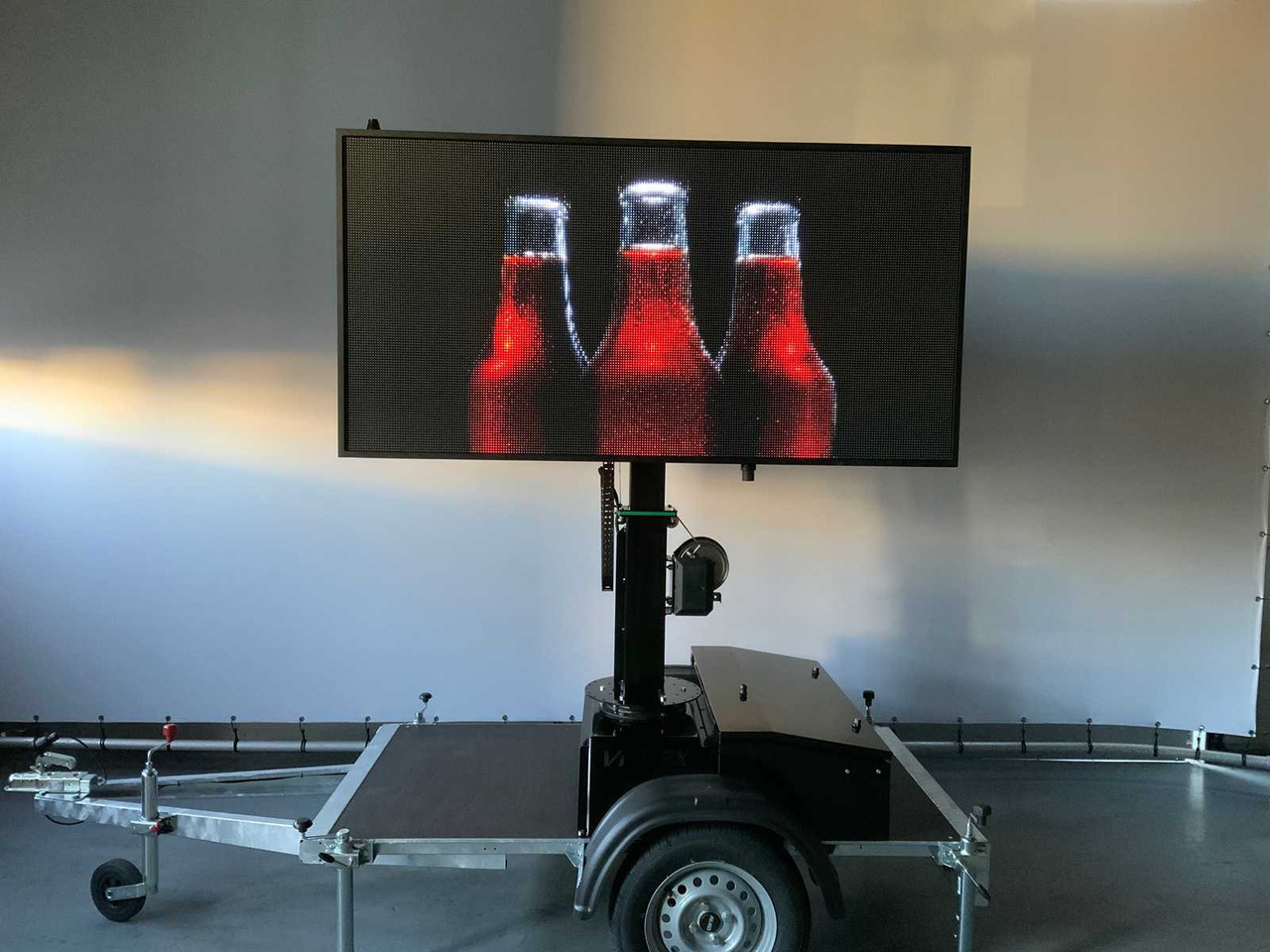 Equipo de construcción, Remolque Viplex tekstkar P8 ledscherm op aanhangwagen: foto 32