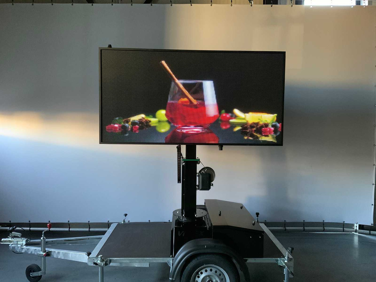 Equipo de construcción, Remolque Viplex tekstkar P8 ledscherm op aanhangwagen: foto 30