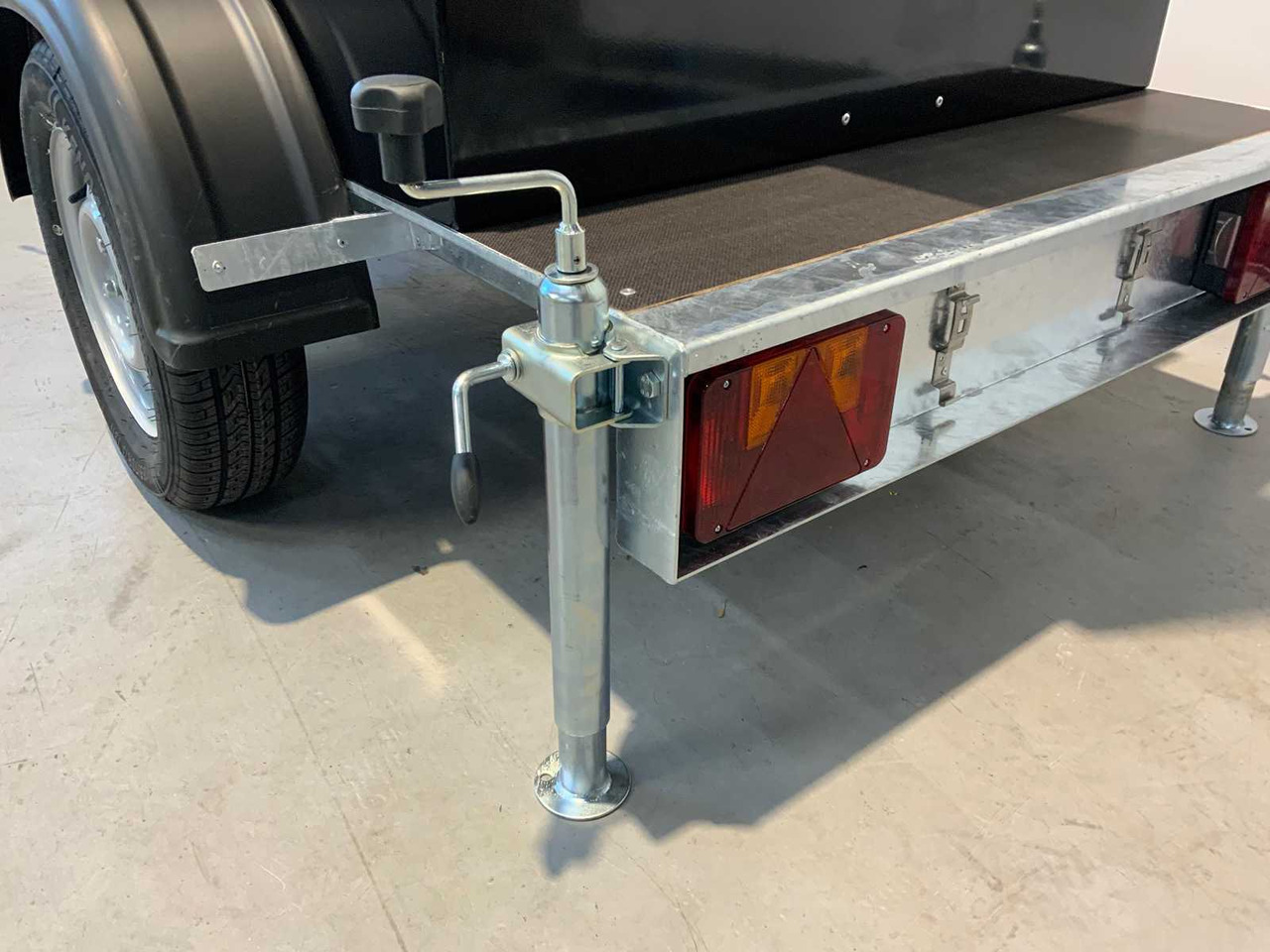 Equipo de construcción, Remolque Viplex tekstkar P8 ledscherm op aanhangwagen: foto 7